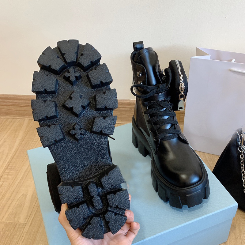 2022 Pannella di scarpe in pelle di brevetto femminile in pelle stivali martin stivali bianchi in gomma nera piattaforme