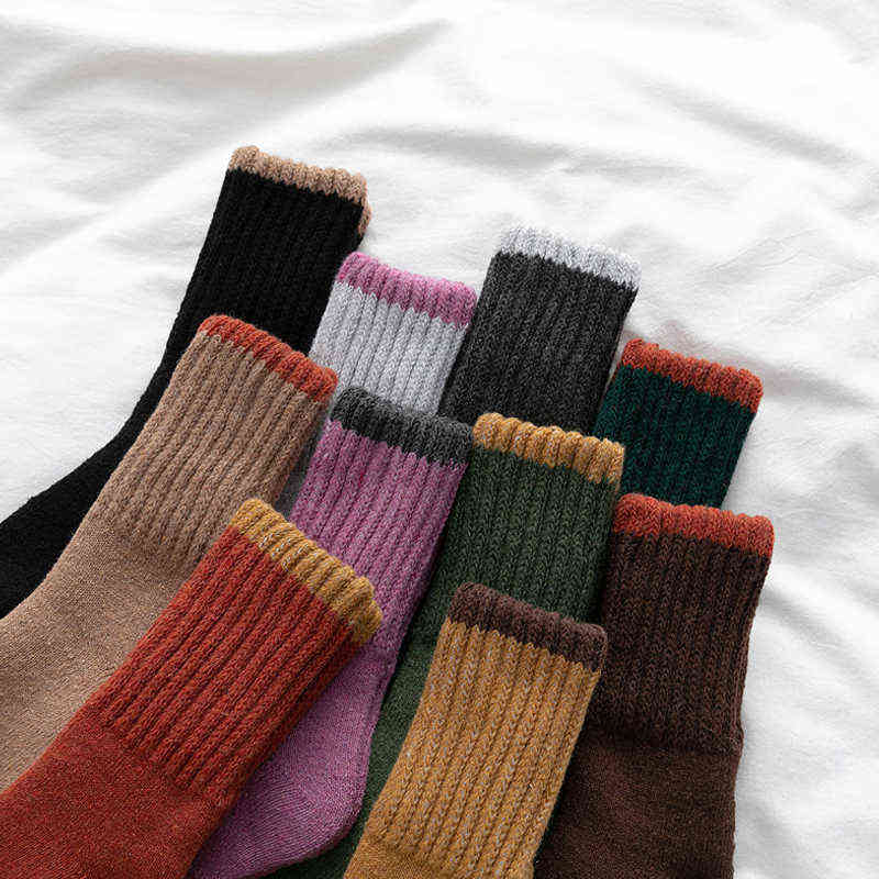 Chaussettes athlétiques 5 Couples / Fête Hiver Chaud Plus Épais Coton Femmes Contre La Neige Froide Épais Solide Mignon Cadeau De Noël 2021 L220905