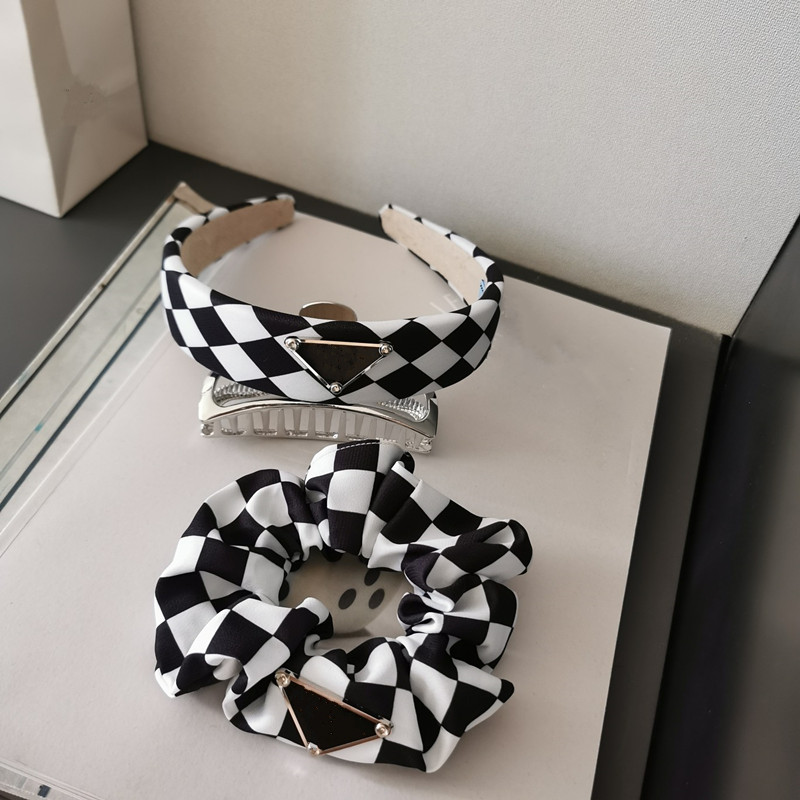 2022 Mode P-Letter Designer Stirnband Frauen Klassisch Schwarz Weiß Kariertes Haarband mit Stempel Haarschmuck Hochwertiges Haargummiband P125