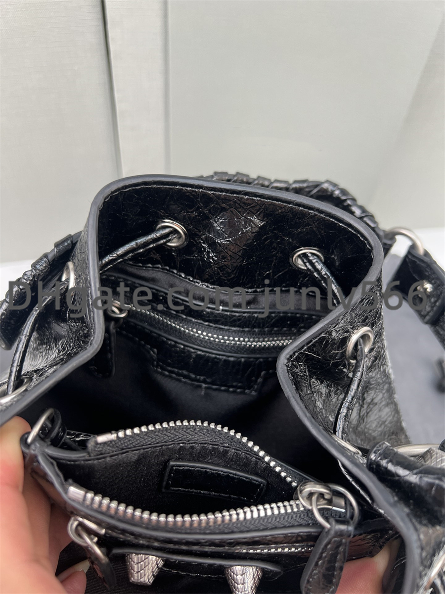 Yüksek kaliteli orijinal motosiklet çantası kadın lüks tasarımcı moda kova çantası kızlar çapraz mini balmumu siyah beyaz mor çanta kadın cüzdanları