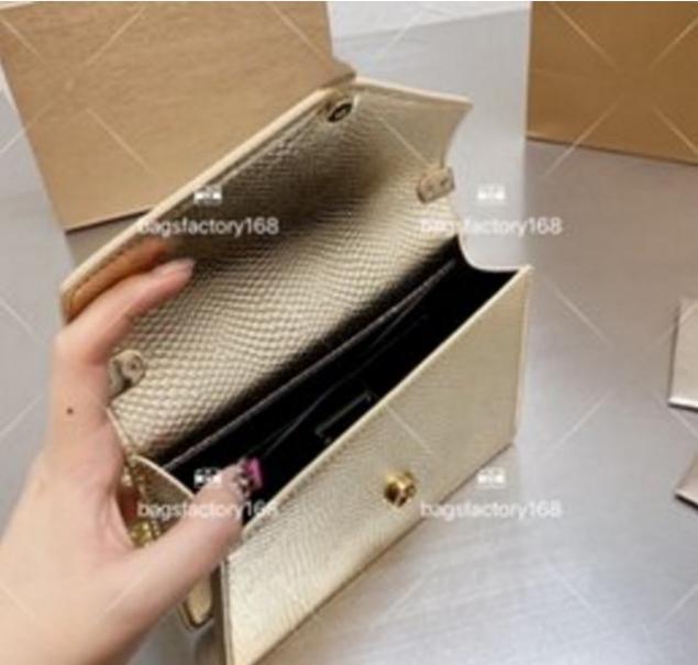 Klassisches Design Schlangenabdruck Emaille Button Umhängetasche Schlangenkopf Dekorative Goldsaugbeutel hochwertige Lady Crossbody Package Hüllkurve