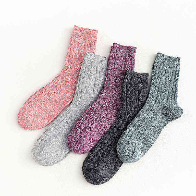 Chaussettes athlétiques 5 Couples / Fête Hiver Chaud Plus Épais Coton Femmes Contre La Neige Froide Épais Solide Mignon Cadeau De Noël 2021 L220905