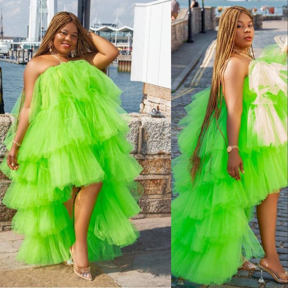 2022 Arabe Sexy Vert Robes De Bal Sans Bretelles Sans Manches Tulle Robe De Bal Volants À Niveaux De Soirée Plus La Taille Formelle Fête D'anniversaire Robes Robe Haut Bas