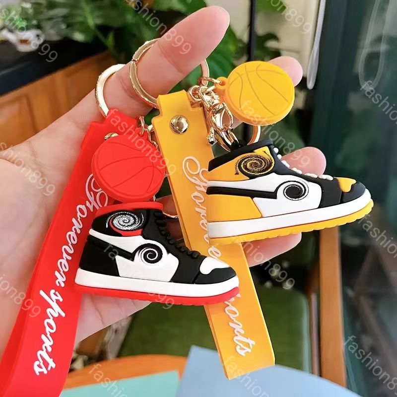 Simulatie Basketbal Sneaker Shoe Keychains Fashion Mini Model Key Ring Creative Trend Brand Mannen en vrouwen Hangleutel Key Chain Accessoires Persoonlijk geschenk