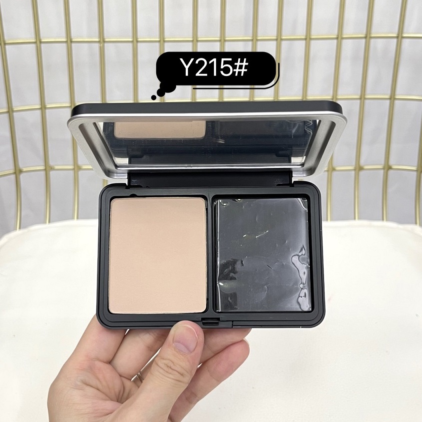 Ever Matte Velvet Skin Pressed Compact Powder Face Blurring Powder Foundation Makeup With Puff 11G