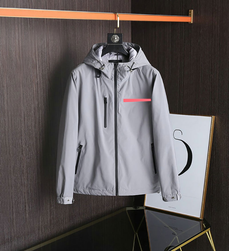 Mens Designer Jacket Jackets Coat Spring och Autumn Windrunner Tee Fashion Hooded Sports Windbreaker Casual Zipper Clothing M-2XL1724