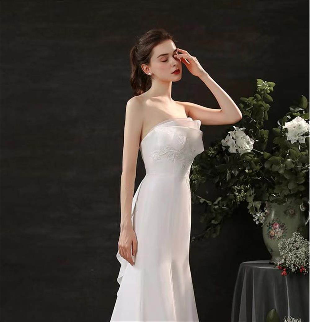 Abito da sposa leggero bianco con perline in raso, vita piccola, trascinamento LD5015