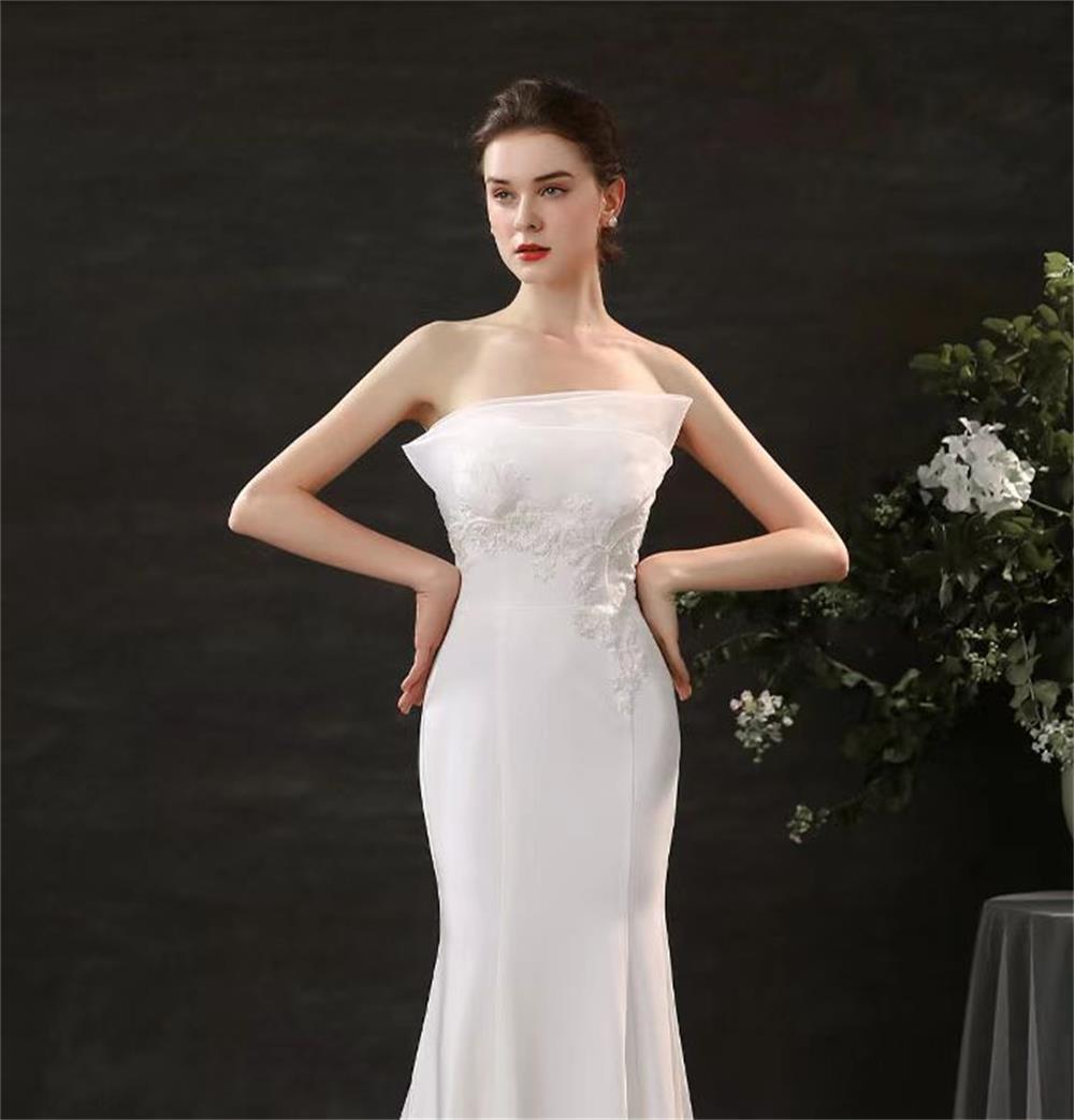 Abito da sposa leggero bianco con perline in raso, vita piccola, trascinamento LD5015