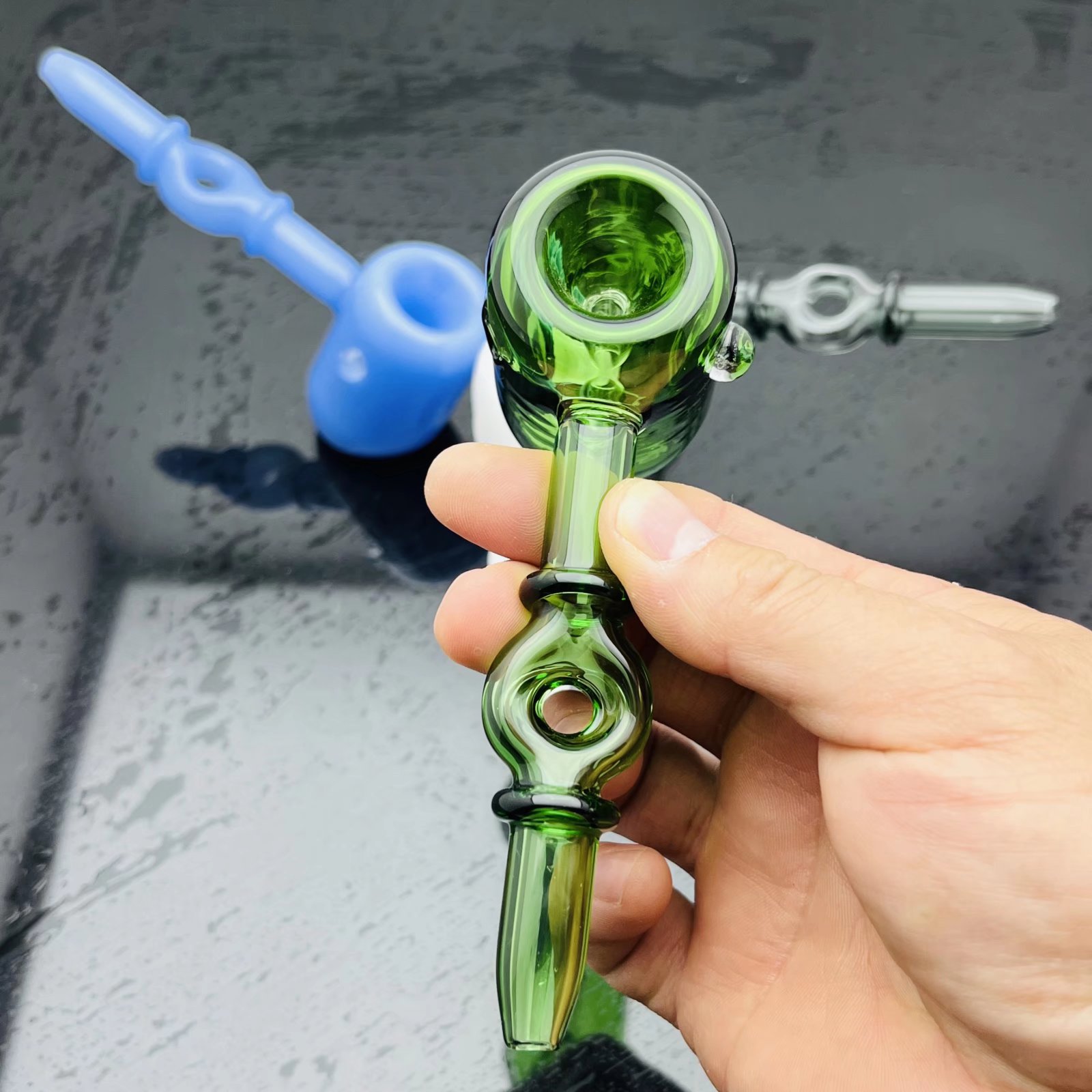 Glasschüsselpfeifen Male Joint Color Funnel Bowls Smoking Verdickte und verlängerte neue, heiß verkaufte Glaszigarettenset-Wasserflasche