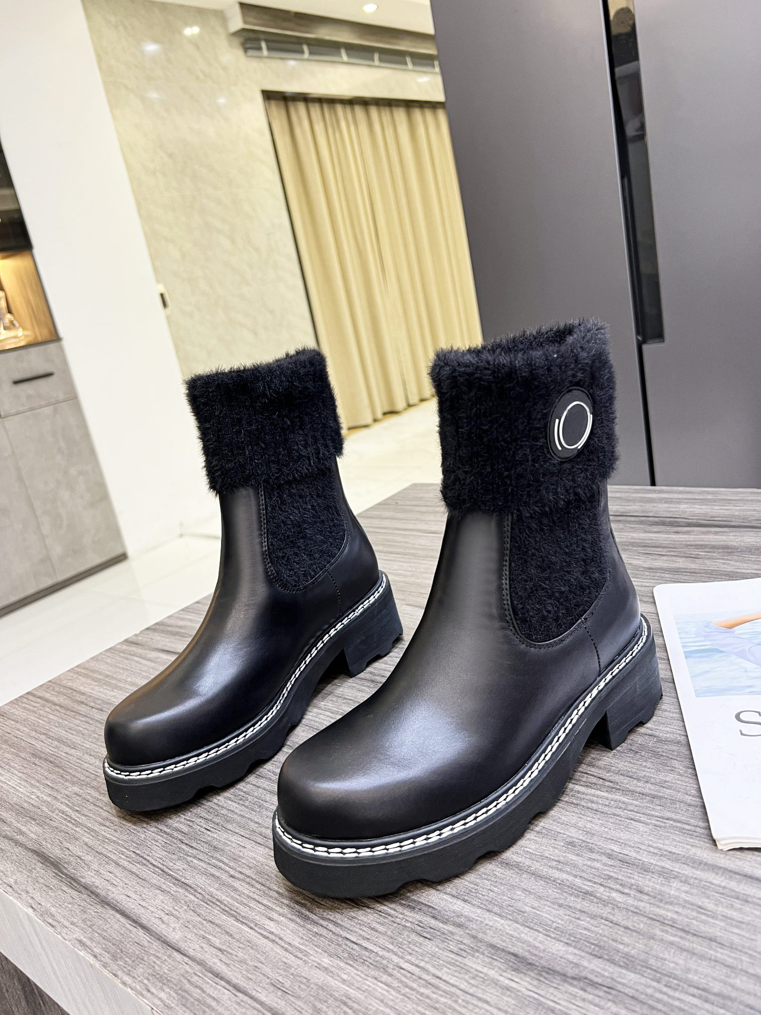 Designer Botas de inverno Autumn Brand Flat Women Shoes Fashion Black Boots 2022 Novel Young Girls Trend Lace Box Tamanho 35-41