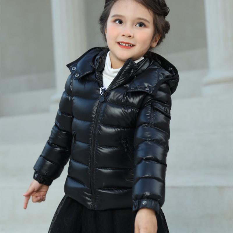 Vêtements de créateurs pour bébé Manteau en duvet Mode La nouvelle automne-hiver classique pour enfants filles courtes polyvalentes à manches longues à capuche Zipper Goose Jacket Vêtements pour enfants