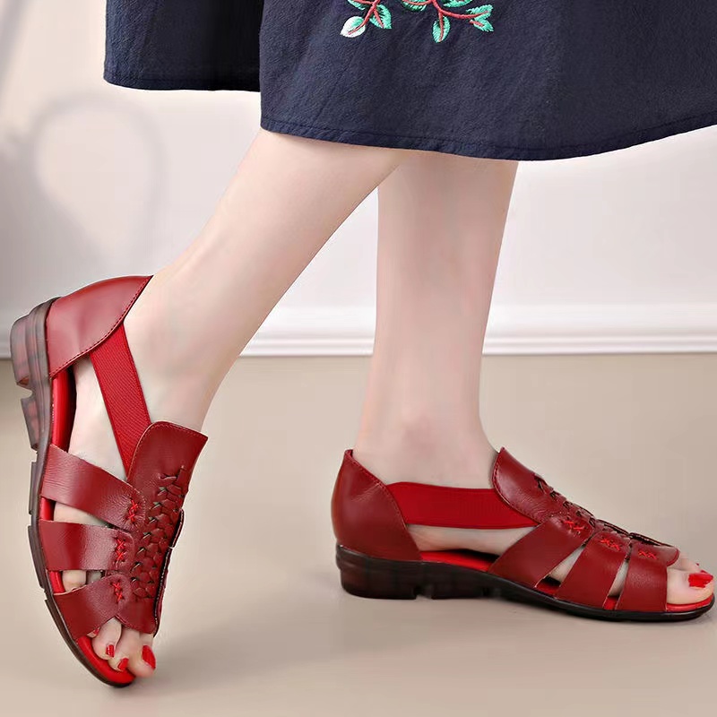 2022 Nouveau printemps Casual Femmes Chaussures Sandales plates Slip sur Mocassins 2022 Oxford Cuir Slip-On Maman Chaussure Dame Talon Carré Confort Fête Découpe extérieure