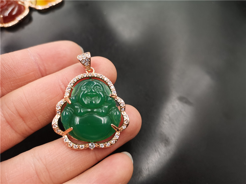 Partihandel Fashion Natural Jade Laughing Buddha h￤ngsmycken Maitreya Agate Pendant Halsband Factory Direct