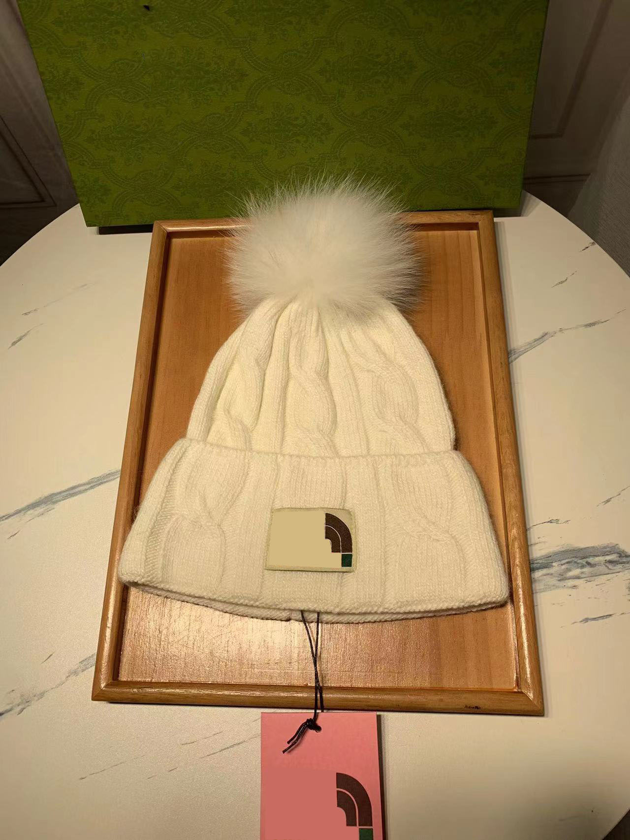 Chapeau de créateur de luxe tricot tricot lettre populaire pom bonnet chouchisse en laine chaude ski hiver