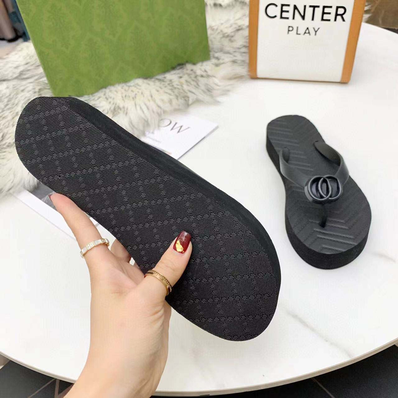 Fashion Women's Flat Platpers Summer Luxury Designer Casual Buckle tongs tongs Hôtel Comfort Sandals Sandales Ultra Légères Place Shaures de plage Sports Chaussures pour femmes