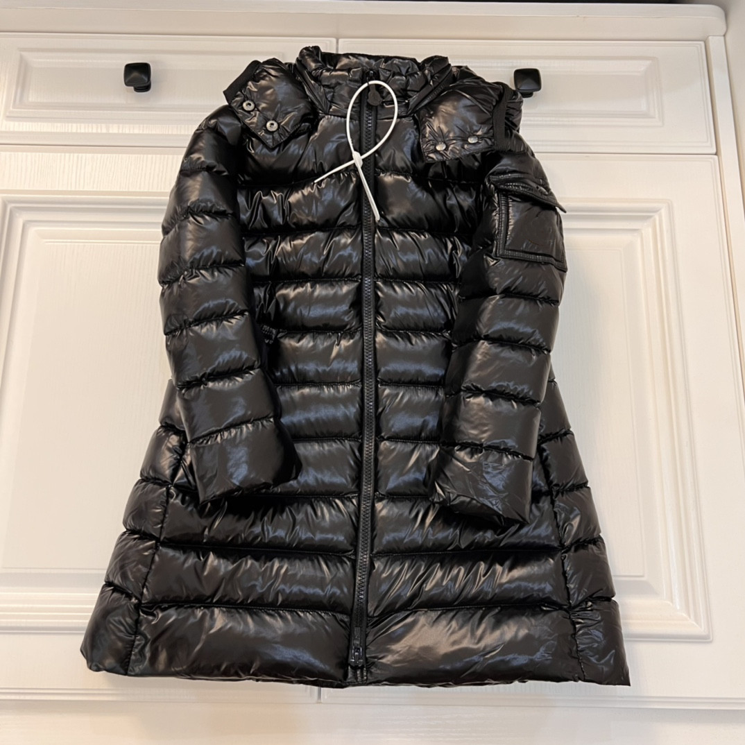 2022 Designer de moda meninas do casaco de casaco novo para o outono e o inverno de um chap￩u remov￭vel do meio de comprimento
