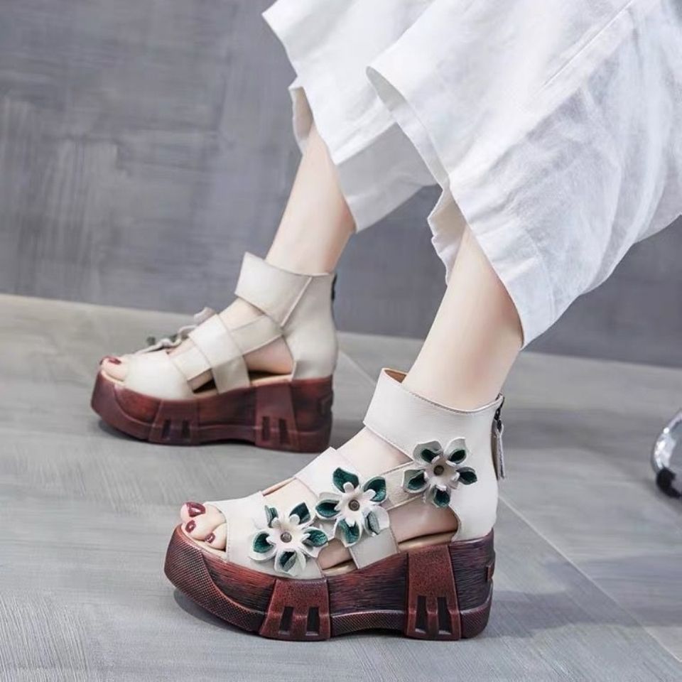 Sandaler Kvinnor äkta läder 2022 Summer New Clip Toe Ladies Roman Shoes 2022 Fish Platform Stängd tå killjus