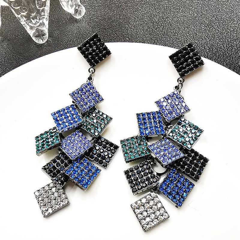 Neueste Mode -Ohrringe Hochzeitsfeier Accessoires Designer Schmuck 3D kontrastierende geometrische Strass -Langstil -Geschenke f￼r Frauen