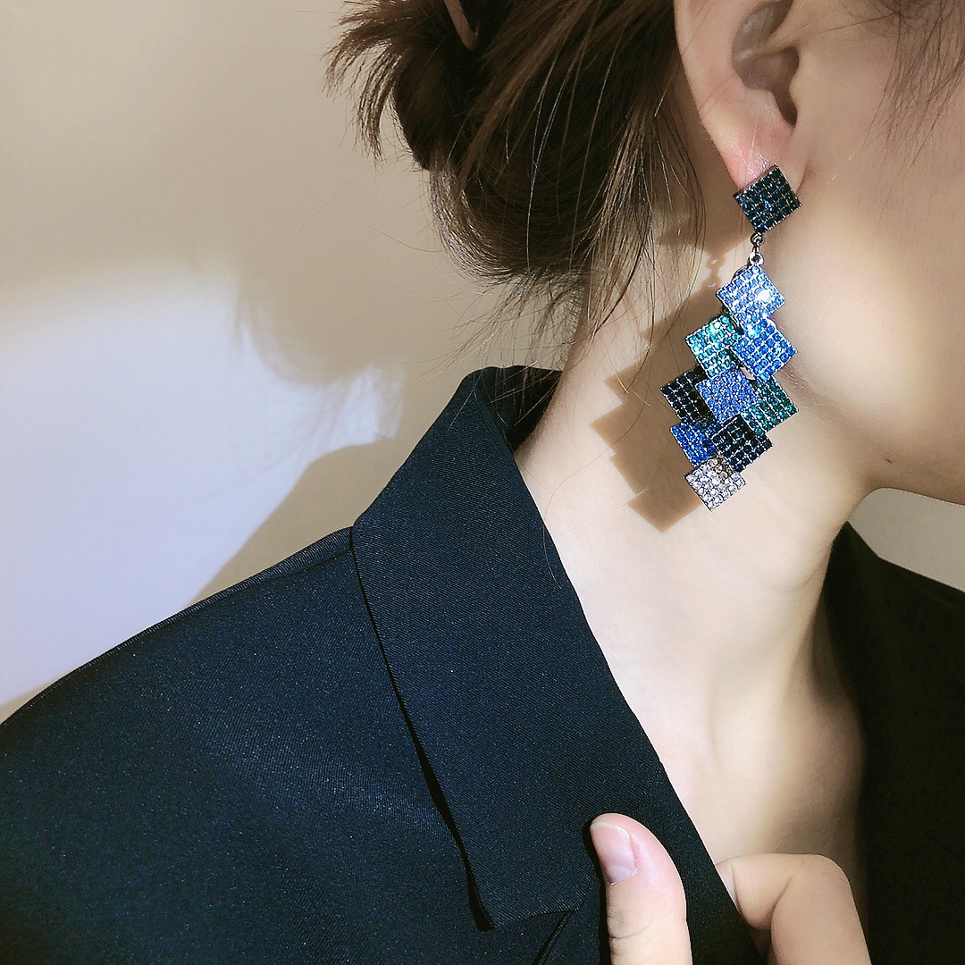 Nieuwste mode oorbellen trouwfeest accessoires ontwerper sieraden 3D contrasterende geometrische strass lange stijlgeschenken voor vrouwen
