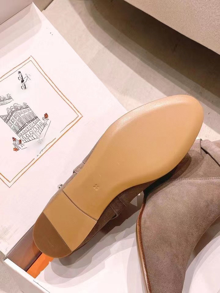 유럽 ​​디자이너 여성 짧은 부츠 샌들 부츠 양가죽 클래식 재봉 신발 소프트 가죽 편지 장식 두꺼운 하이힐 패션 술 대형 크기