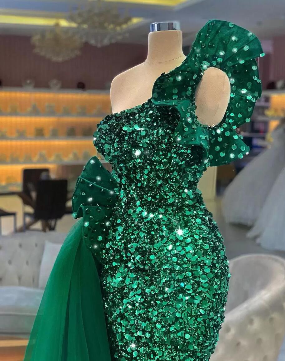 Arabiska mörkgröna balklänningar paljetterade sjöjungfru aftonklänning 2022 glitter en axel ruffles peplum golvlängd glänsande special tillfälle klänningar bc14040 gb0912