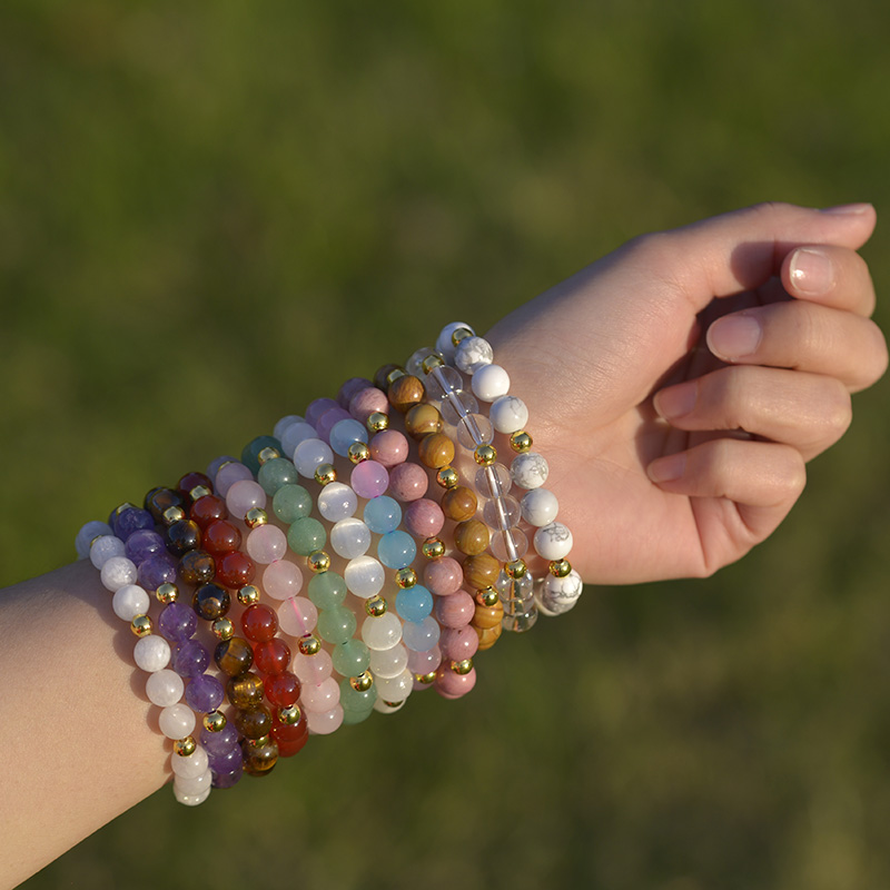 Bracciale in pietra naturale con filo da 8 mm con perline in acciaio inossidabile dorato Bracciale con pietra curativa in ametista Gioielli in pietra semipreziosa