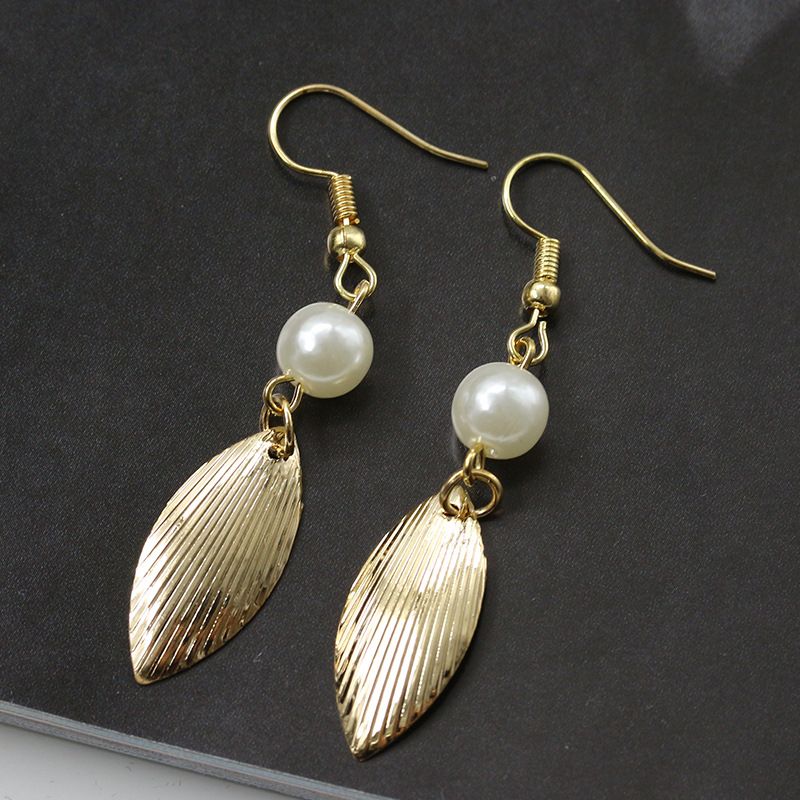 Simple style retro Gold leaf Pearl Royal Charm Earrings Wedding Bridal Jewelry gift