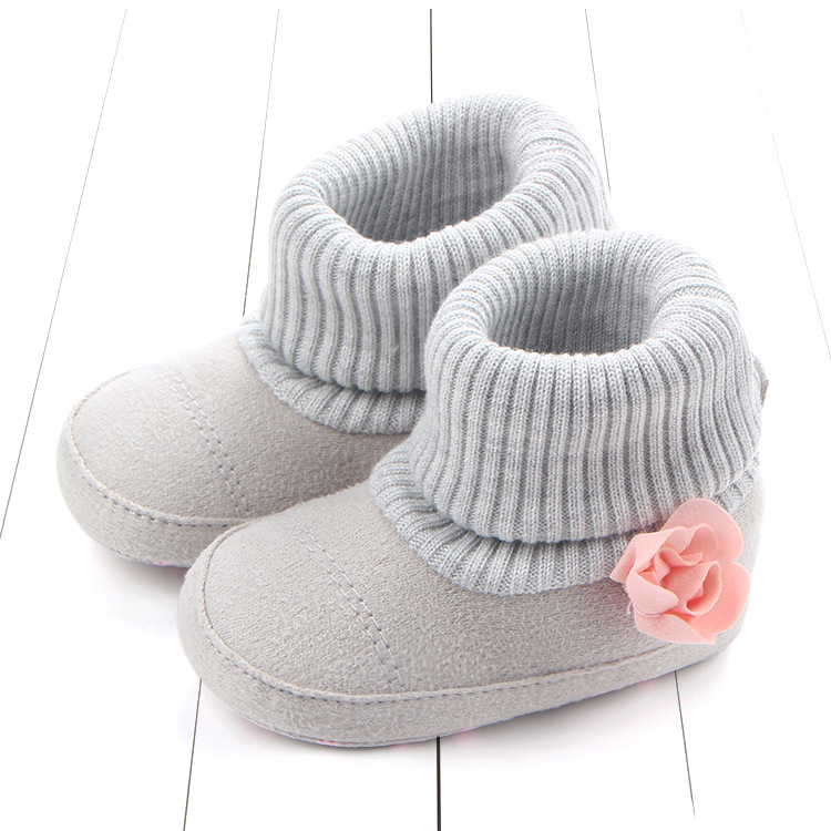 Botas de nieve de invierno para bebé, bolas de pelusa cálidas, suela suave de algodón para interior, zapatos para bebé recién nacido