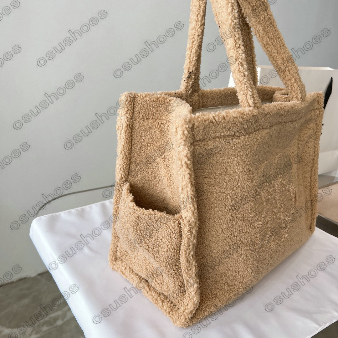 Sac fourre-tout de luxe en laine Teddy pour femme - Sac à bandoulière spacieux de 41 cm avec 2 poches extérieures, idéal pour le shopping et l'utilisation quotidienne.