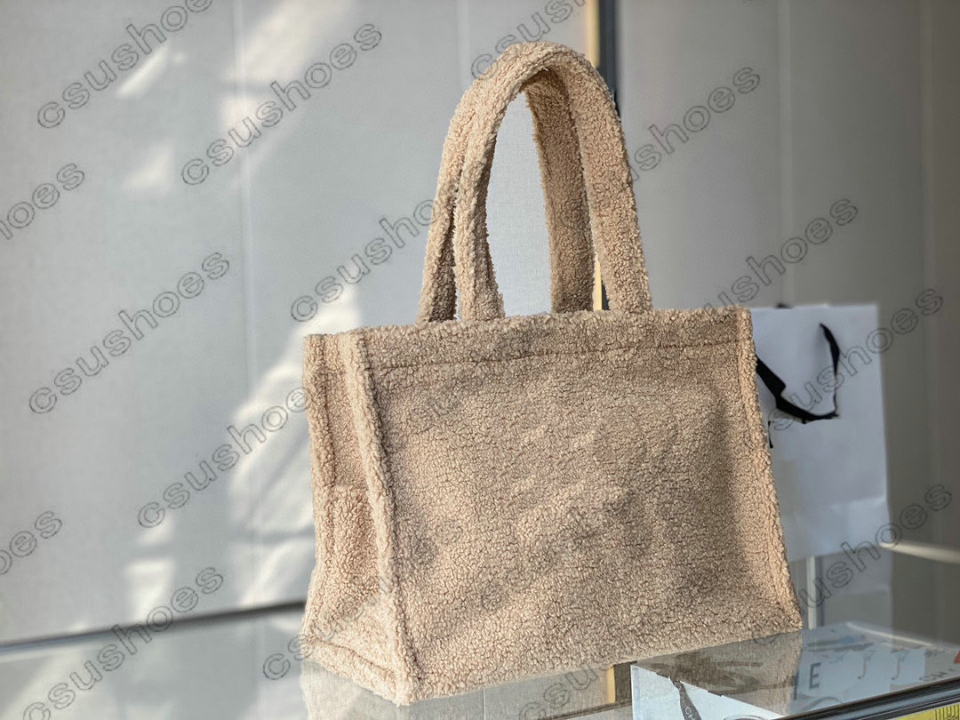 Luxury Teddy Wool Tote Bag for Women - Spacious 41cm Shoulder Bag with 2 External Pockets, Ideal for Shopping and Daily Use.