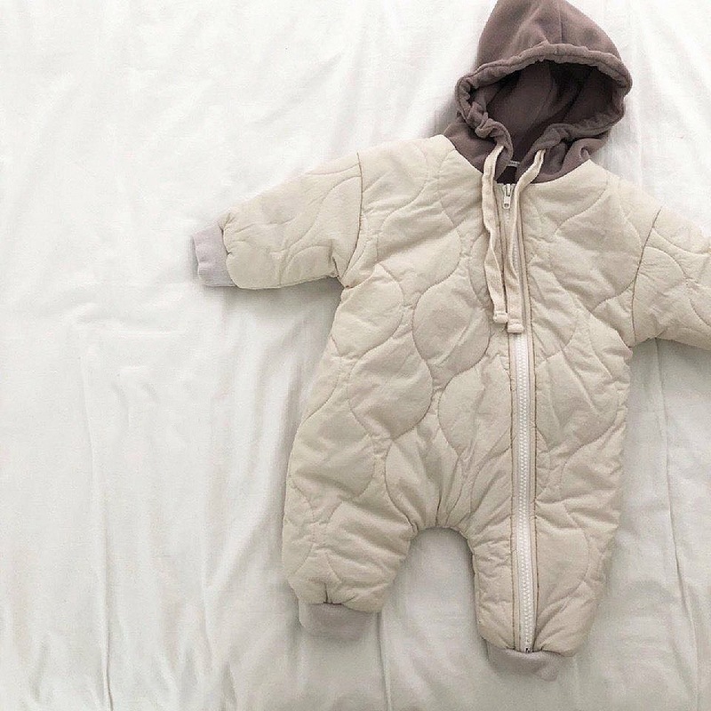 Rompers幼児の赤ちゃんダウンコットンソリッドロンパーズ生まれた男の子の女の子フード付き服を雪スーツ冬のジャンプスーツ厚い暖かい脱毛024m 220913