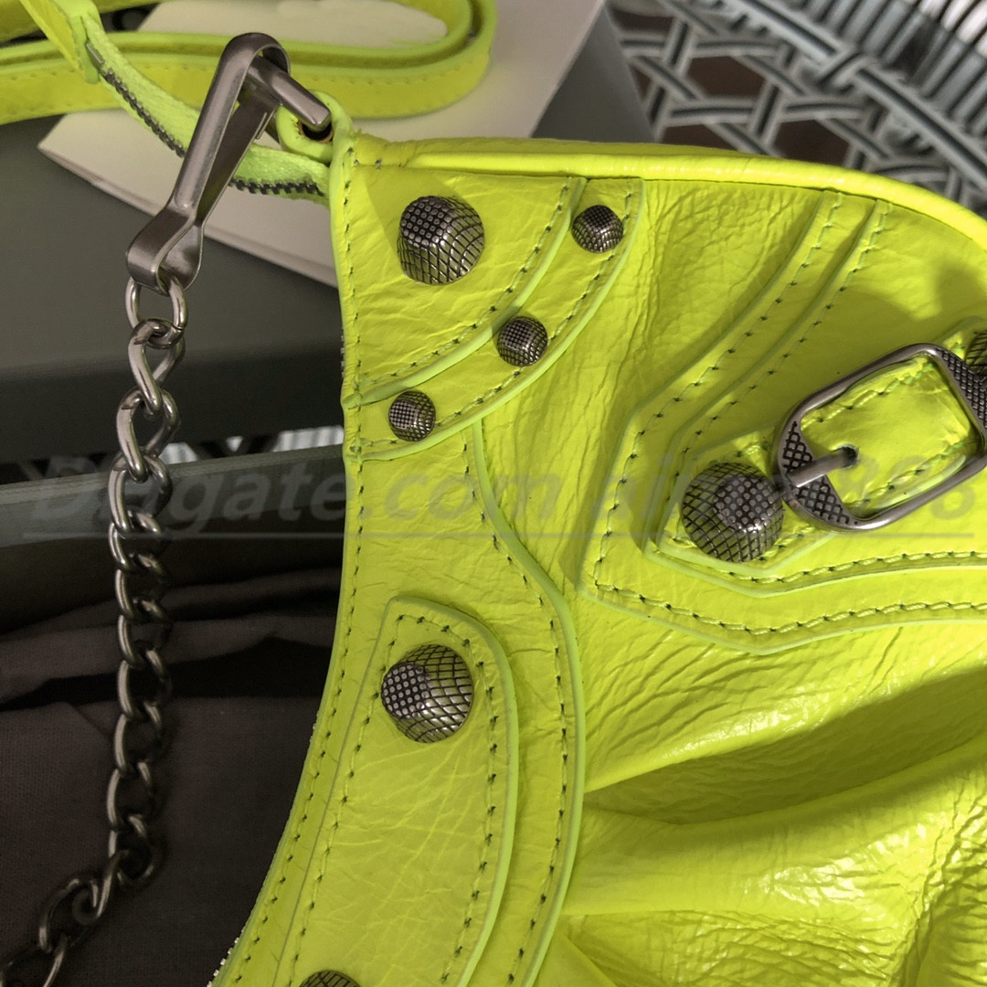 높은 럭셔리 정품 오토바이 가방 여성 럭셔리 패션 어깨 멋진 소녀 크로스 오버 핑크 미니 왁스 블랙 실버 레드 화이트 가방 여성용 이브닝 지갑