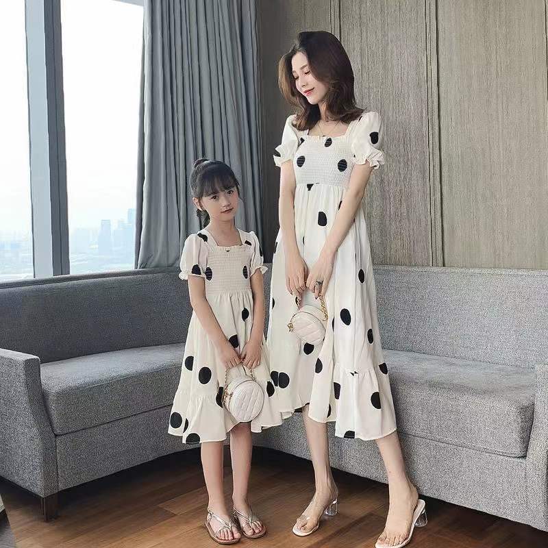 Family Matching Outfits Mother and Girls Polka Dot Dresses Summer Fashion Children's Clothing Small Fresh Puff Sleeve Parent-child Princess Dress 8y 220914