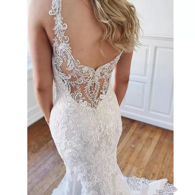 Gorgeous Lace Mermaid Wedding Dresses 2022 Sexy V-neck Applique Beaded Cathedral Train Trumpet Garden Beach Bride Wedding Gown