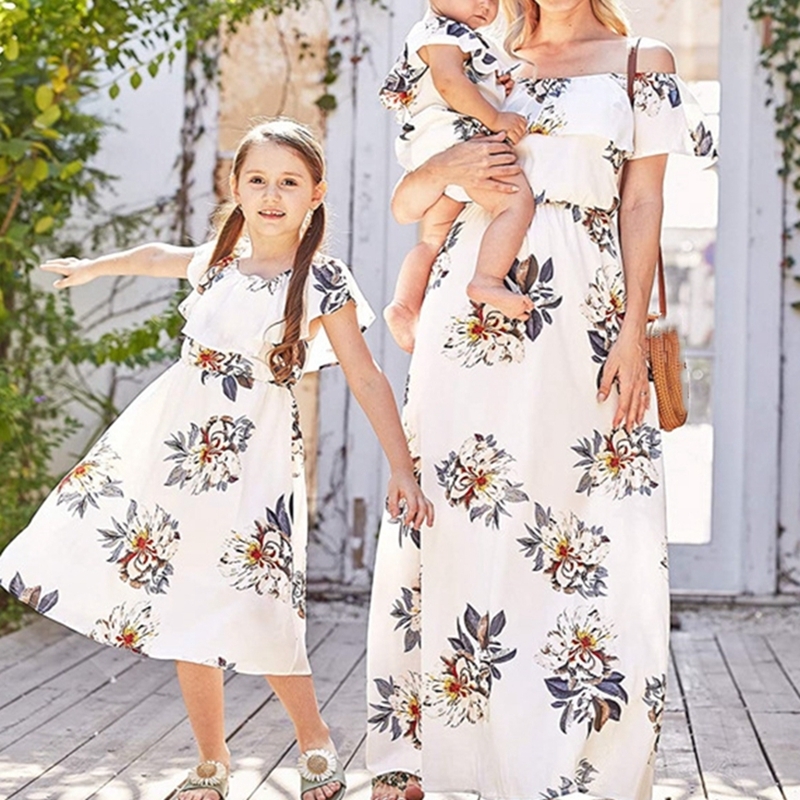 Passende Familienoutfits im Boho-Stil mit Blumenmuster, passendes Kleid für Mutter und Tochter, lässig, locker, trägerlos, sexy, schulterfrei, lange Kleider, Urlaubskleidung 220914