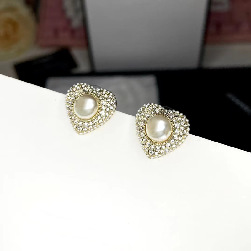 Wysokie klasyczne 18 -karatowe złoto Pearl Stud Pearl Luksusowe projektanci marki podwójne litery C Stud Geometryczne słynne kobiety Crystal Rhinestone Ear 2841