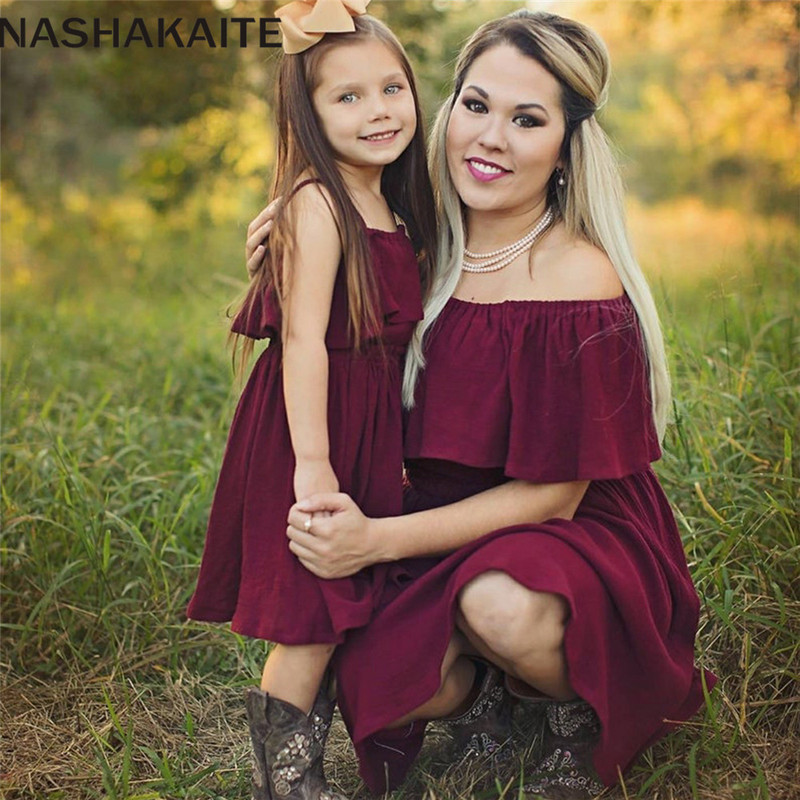 Fam￭lia combina com roupas Nashakaite Mam￣e e filha vestidos de babados sexy fora de vinhos de vinho tinto para a m￣e m￣e e a filha roupas 220914