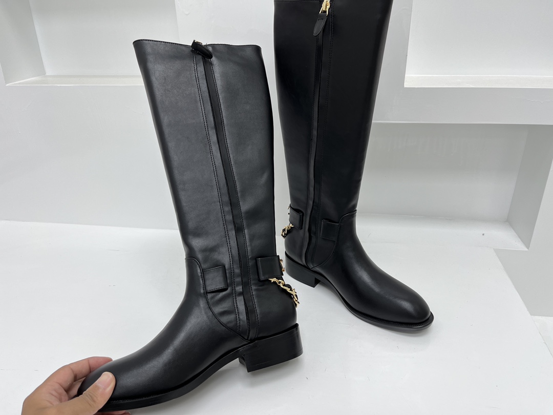 2022 new C series thigh boots for wowen a must-have for winter wear this shoes looks elegance and beautiful with size 35-40