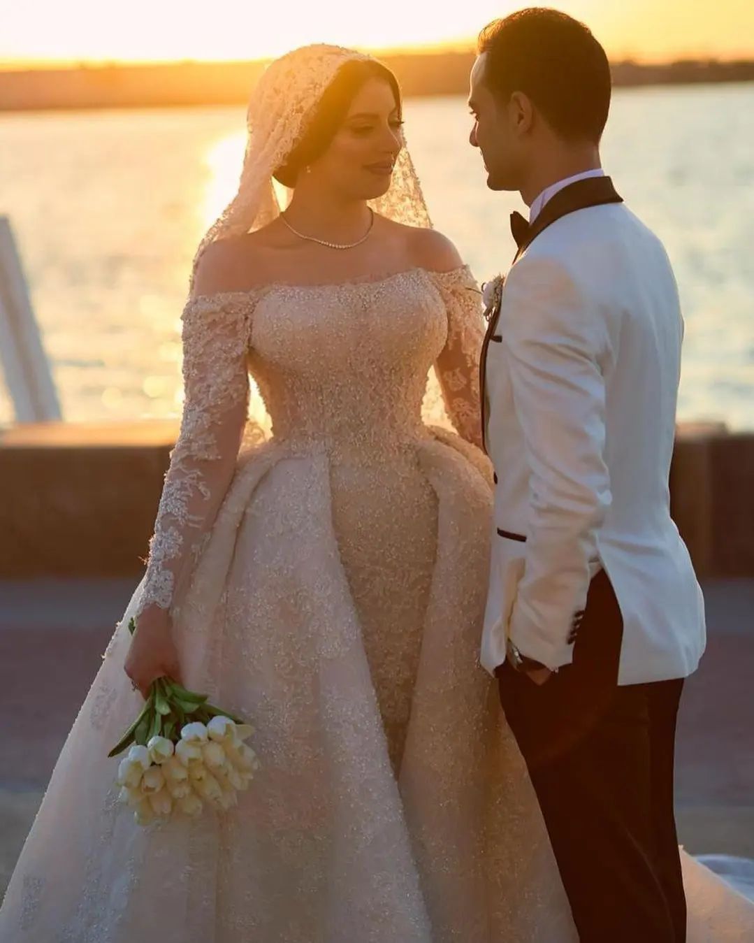 Luxury Mermaid Wedding Dress Boat Neck Lång ärm med avtagbar tågbollklänning för kvinnor Robe de Soiree Saudiarabien