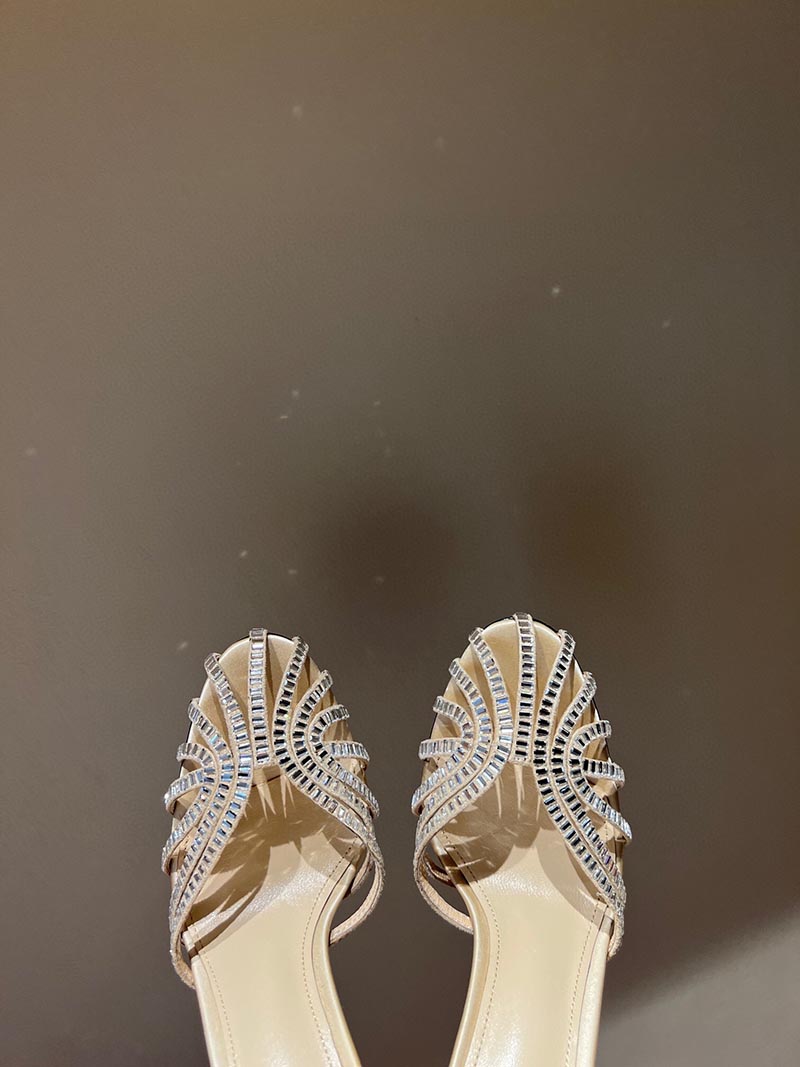 Crystal Stiletto Sandaler Fancy Diamond Peep Toe Surt ut Summer Dress Shoes Ankel Strap Thin High Heel Populära Sandaler Läder Sules