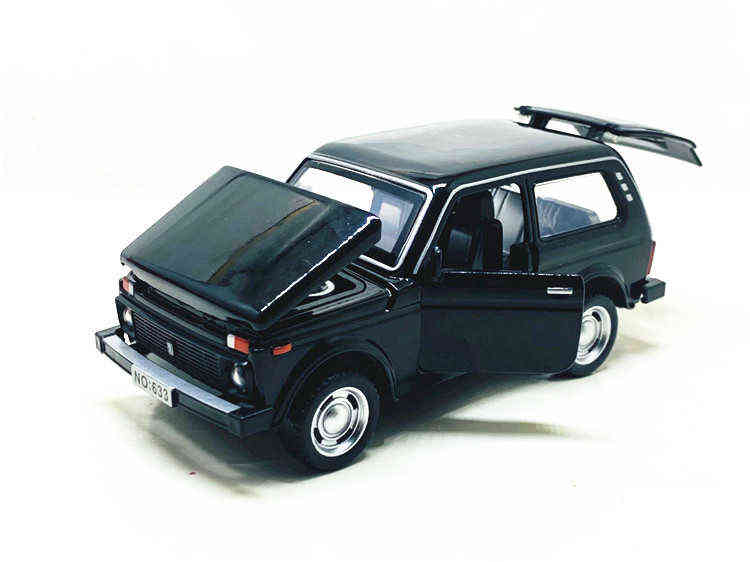 Diecast s 1/32 Russo LADA NIVA Modello in lega Giocattolo Fonde sotto pressione Fusione in metallo Tirare indietro Musica Luce Auto bambini Veicolo Giocattoli 0915