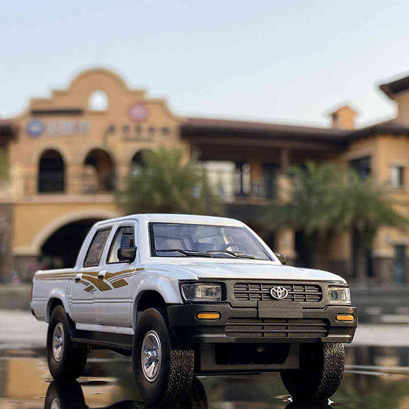 Diecast S 1 32 OTA HILUXピックアップアロイダイカストカーメタル​​コレクションオフロードビークルモデルキッズトイギフト0915