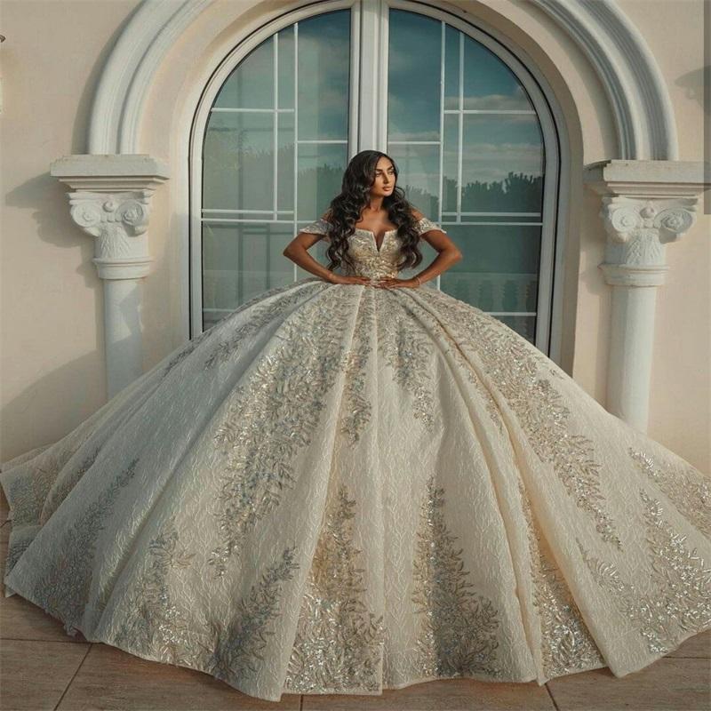 2022 Luxury Ball Gown Wedding Gowns Puffy Illusion Off Shoulder Dubai Arabia Sequined Plus Size Lace Appliques Crystal Beads Bridal Party Dresses Robe De Marriage