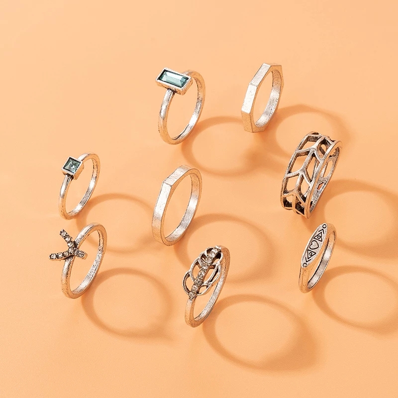L'anello congiunto di strass trasparente stile semplice imposta la geometria dei fiori di fascini i gioielli degli uomini delle donne 8 pezzi