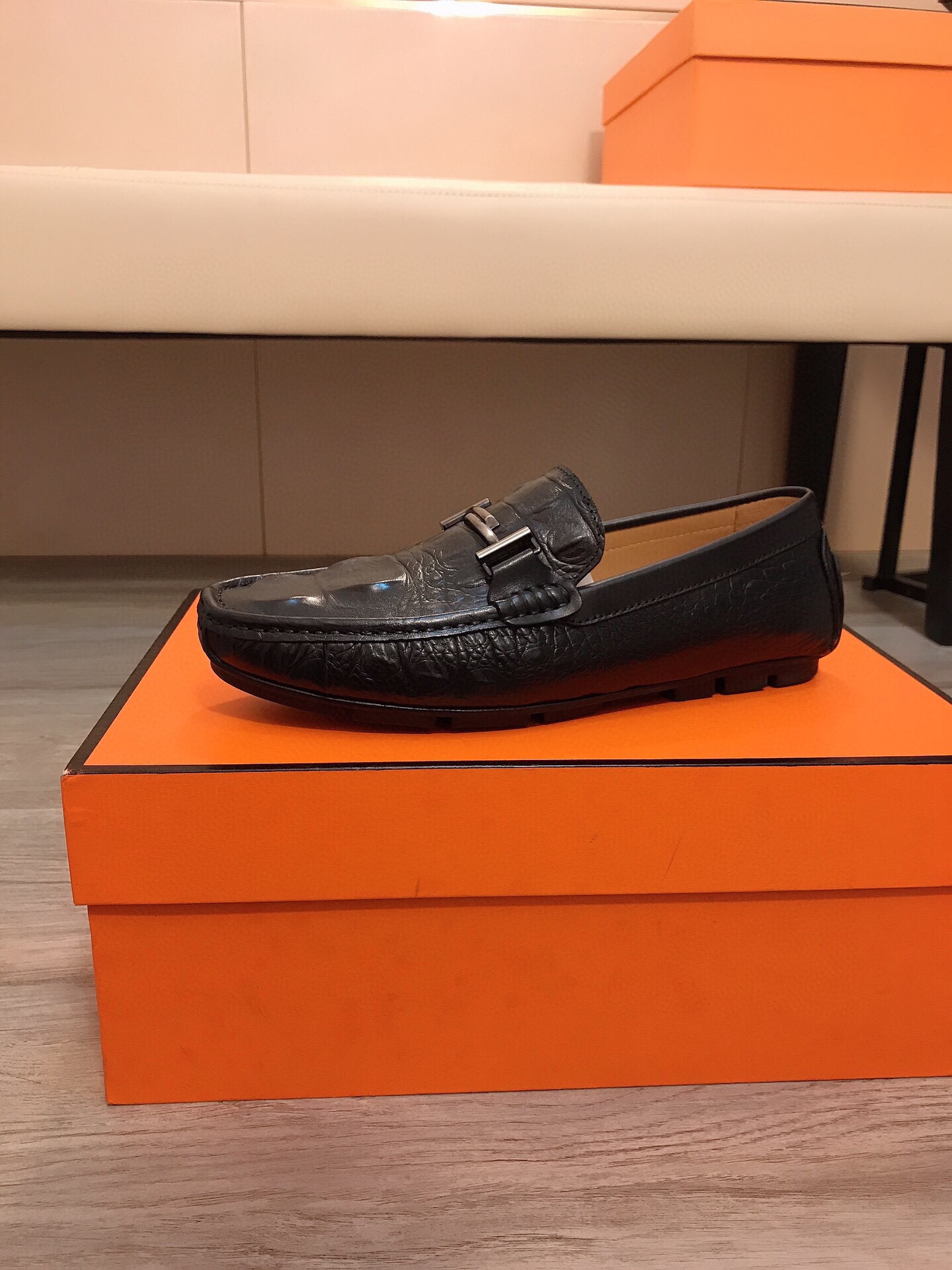 새로운 패션 캐주얼 로퍼 남성용 최고 품질의 사무실 비즈니스 신발 브랜드 정품 가죽 디자이너 클래식 슬립 아파트 크기 38-44