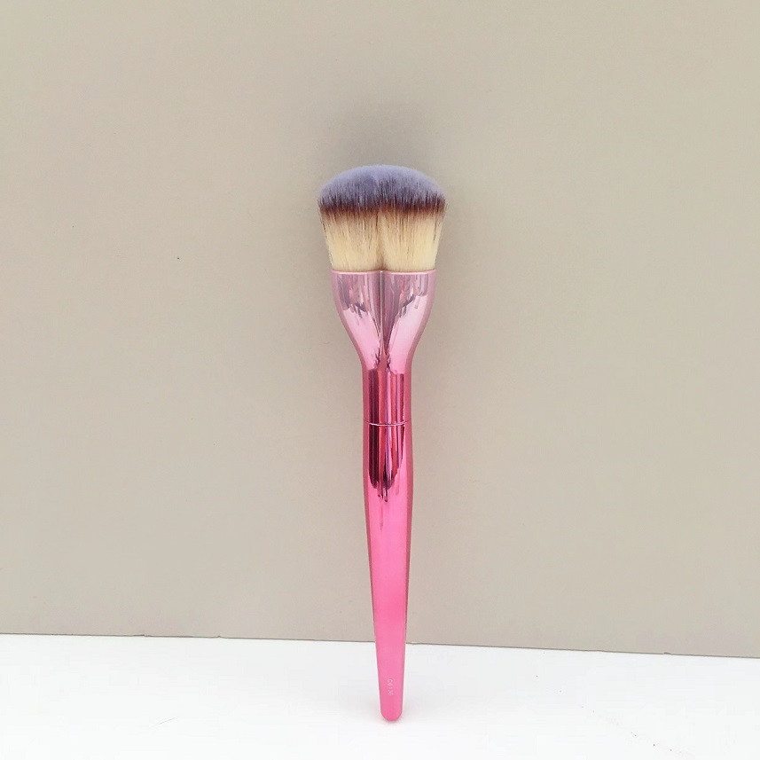 Love Beauty Foundation Foundation Makeup Brush - Pink على شكل قلب ، أدوات تجميل مستحضرات التجميل
