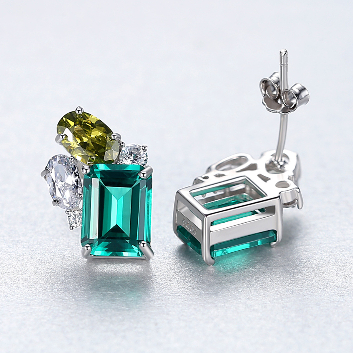 Emerald Gemstone Stud Earrings S925 Silver Shiny Zircon örhängen Europeiska temperament Nischdesignsmycken2441