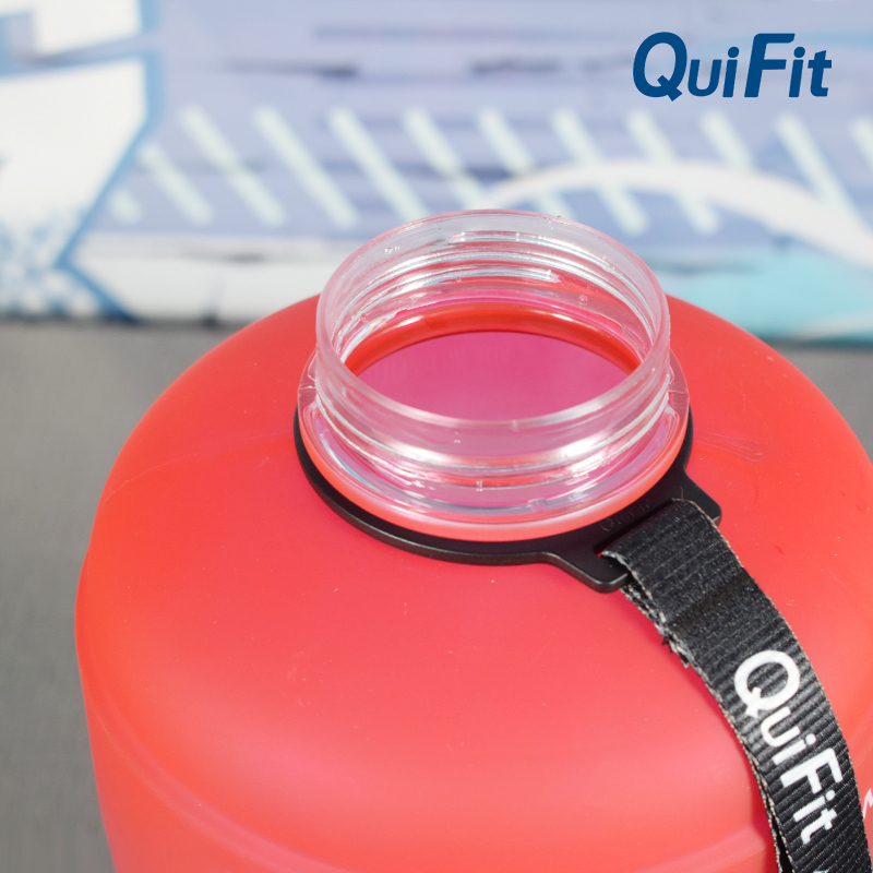 물병 Quifit2.2L/3.78lbouncing Straw Sports 갤런 물병 피트니스/홈/야외로 먼지 방지 및 누출 방지 물병 220919