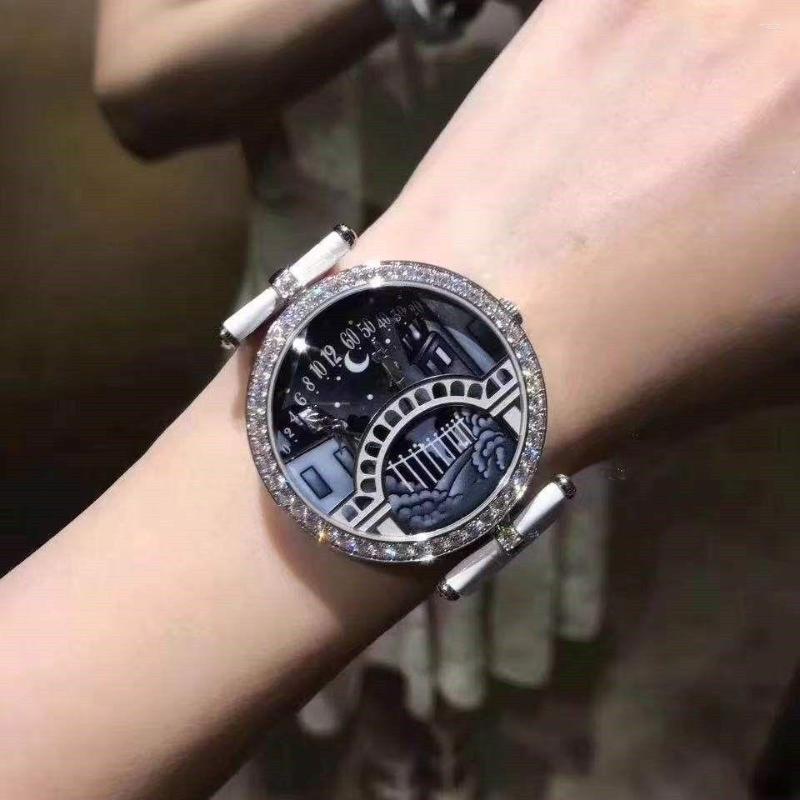 Wristwatches 2022 Women's Watch Leather Luxury Temperament Inlaid Diamond Gift For Lovers Valentine's Bridge Dating Beauti294I