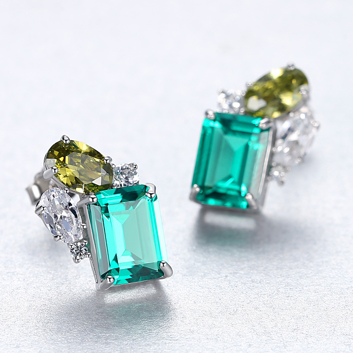 Emerald gemstone stud earrings S925 silver shiny zircon earrings European temperament niche design jewelry 2841